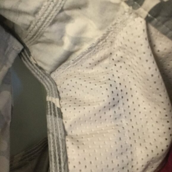 New without tags Carhartt ladies vest gray camo lots of pockets size XL 16/18 - Picture 8 of 9